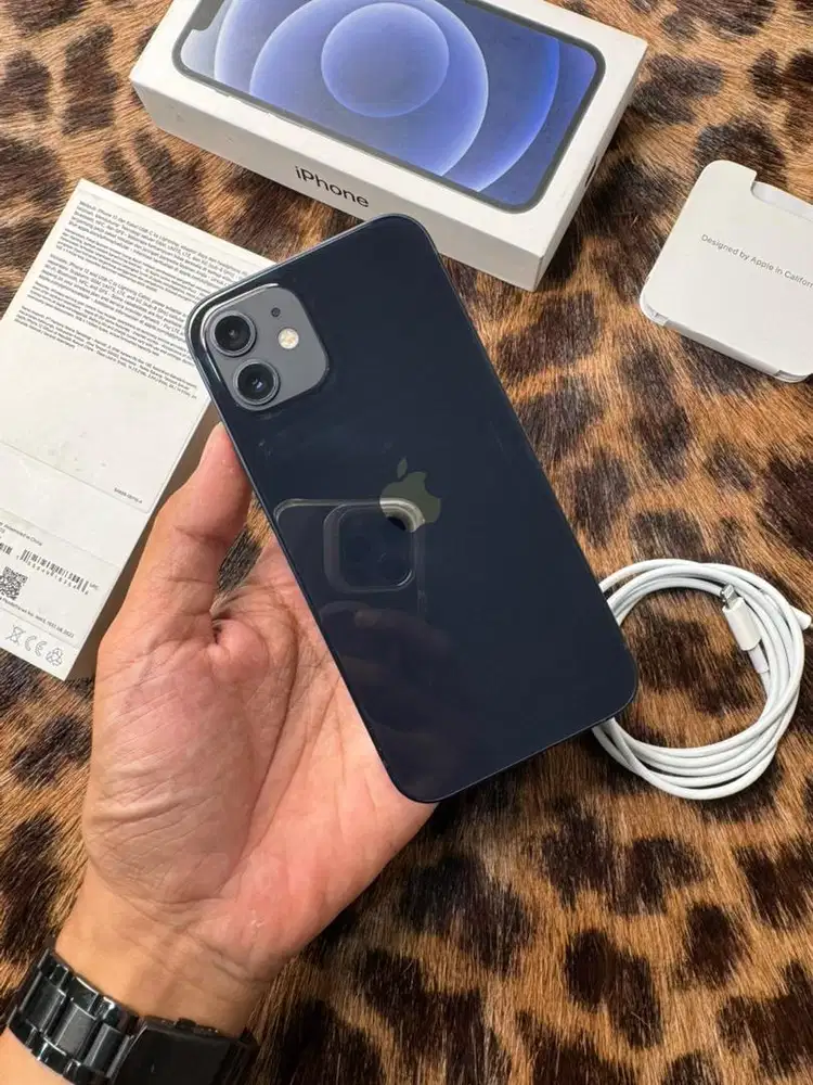iPhone 12 64GB BH80 Resmi (Black)