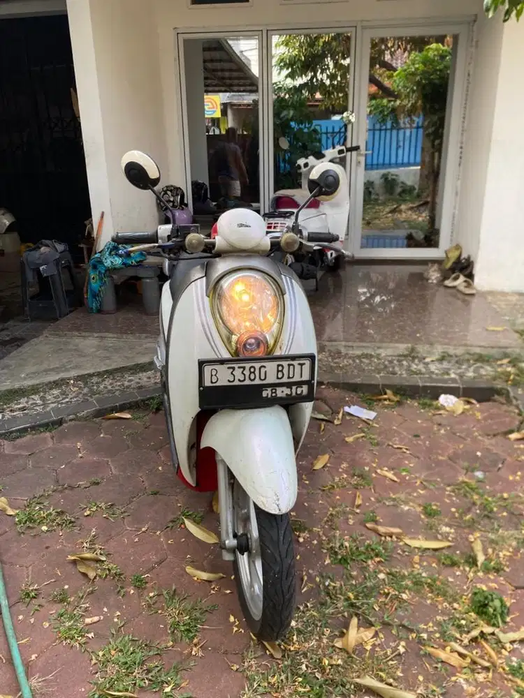 Scoopy 2010 warna putih