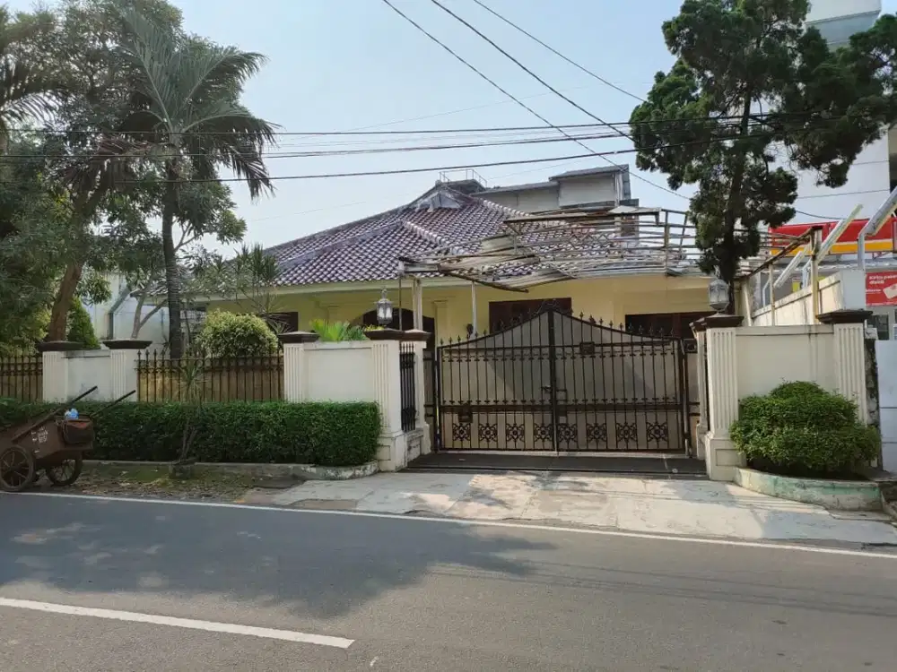 Rumah 1 Lantai di Cipete LT 790 m² Halaman Luas Dekat Fatmawati & MRT