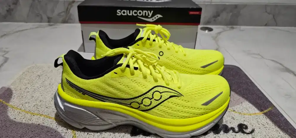 Sepatu Saucony Hurricane 25 baru gress