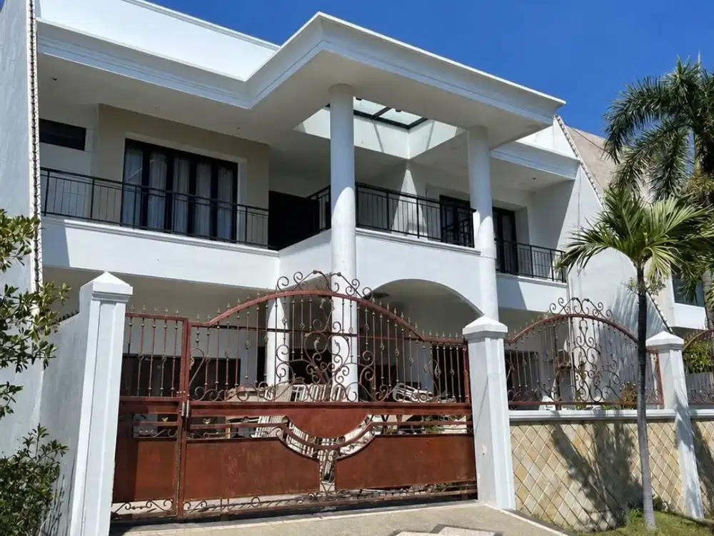 Dijual rumah mewah dan strategis di Dharmahusada mas