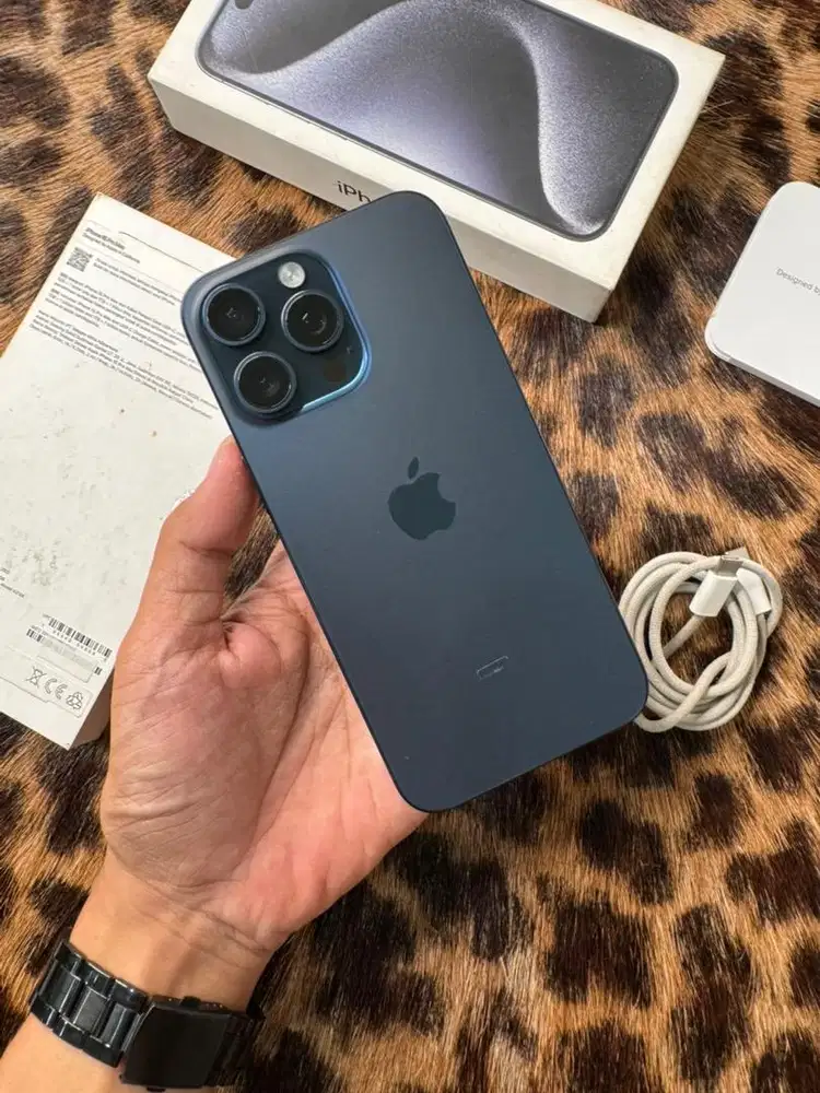 iPhone 15 Pro Max 256GB BH82 Resmi (Blue Titanium)
