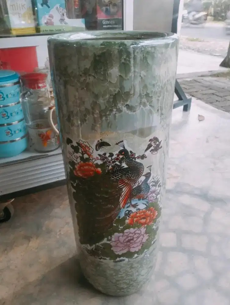 Guci keramik pajangan