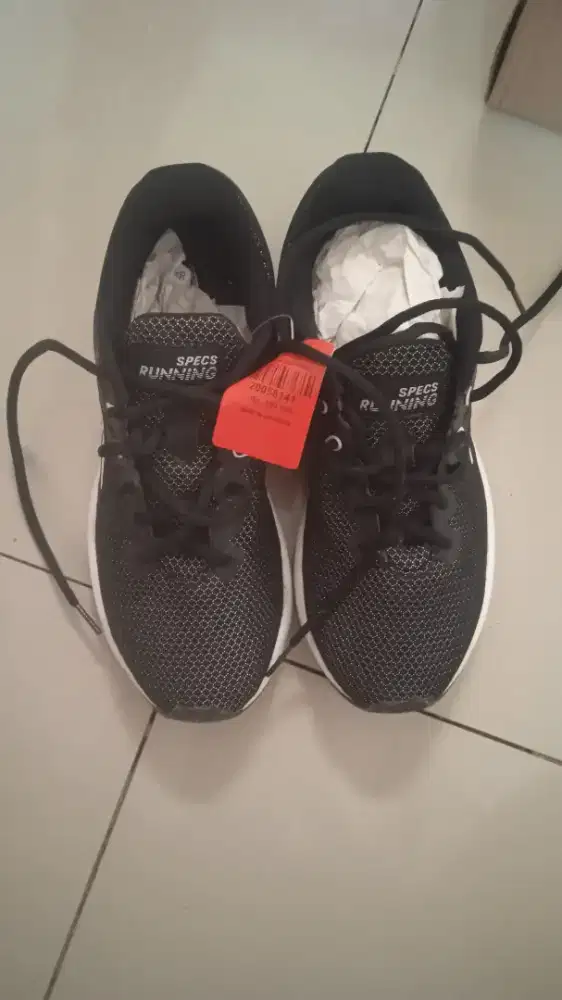 Sepatu Specs Running