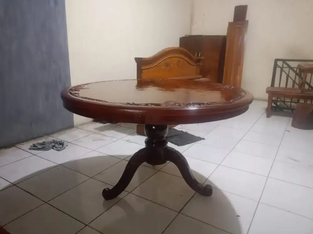 Dah plitur ulang. Meja bundar bulat kayu jati bekas bagus