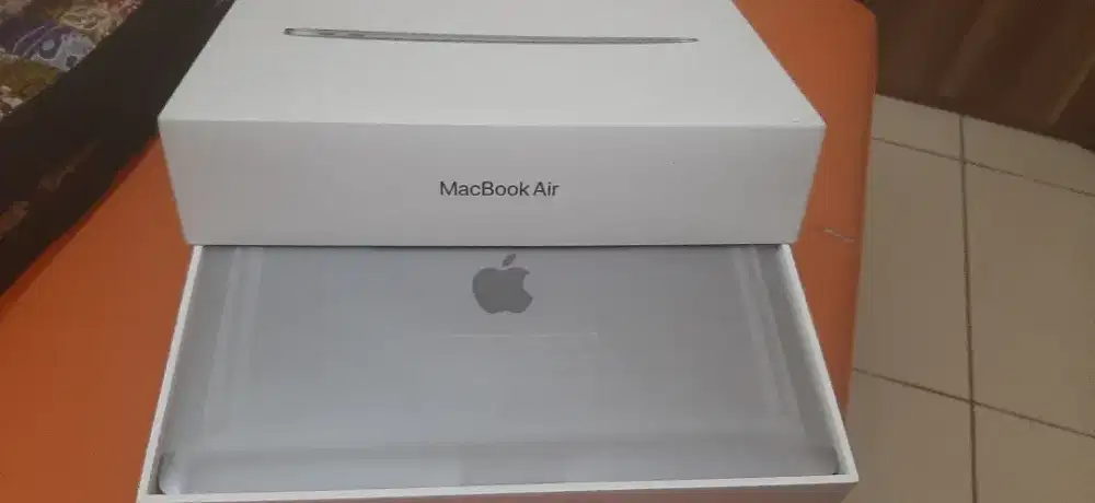 Macbook Air 13inch M1 8/256GB Darkgray (MGN63ID/A) ex Pembelian Resmi