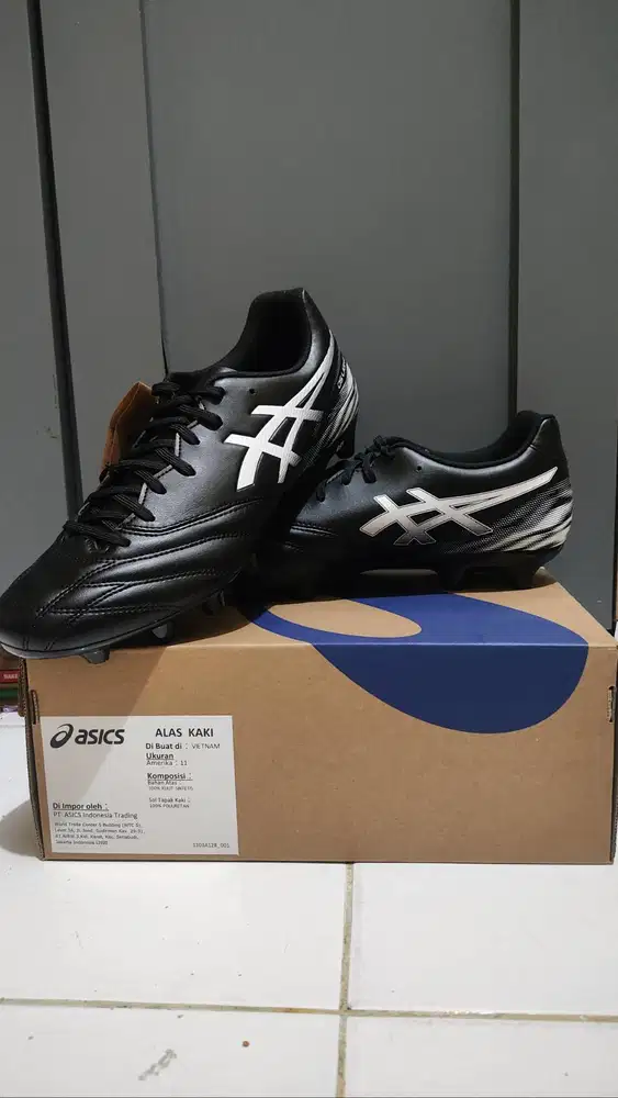 Sepatu Sepak Bola Asics DS Light