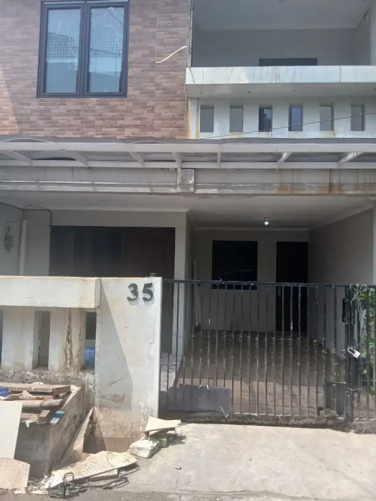 Dikontrakan rumah 2 lantai, strategis , aman dan bebas banjir