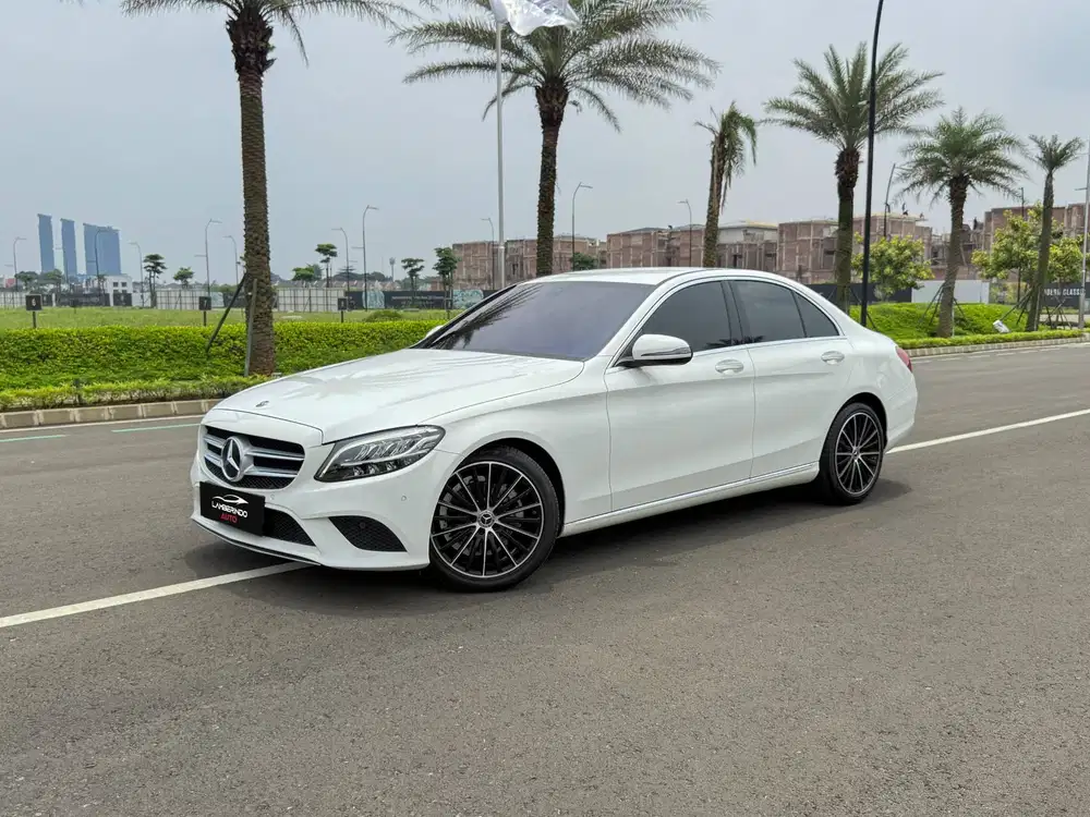 MERCEDES BENZ C200 EQ BOOST 1.5 TURBO 2019 W205 PUTIH KM ANTIK 13RB!!