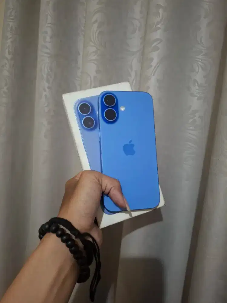 Iphone 16 128gb ibox garansi panjang baru pakai 3 bulan. BH 100%