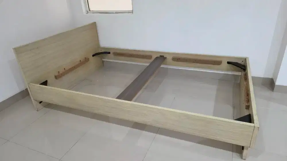 Ranjang kayu 120x200 cm