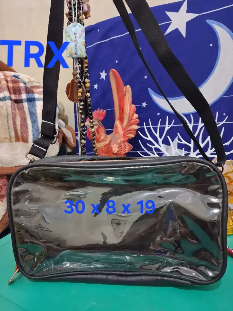 Tas selempang branded
Bally uk 30 x 8 x 19
Limiited edition
Barang ter