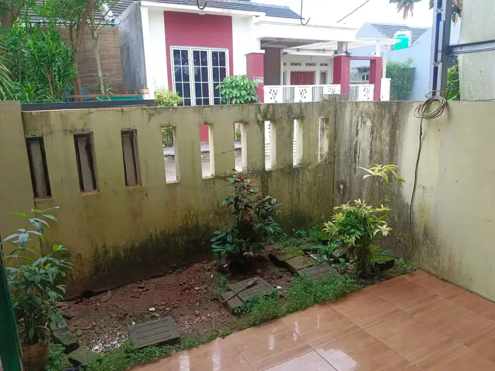 Rumah 3 Kamar 5 menit ke Living Plaza Cinere SHM Hadap Selatan J-45220