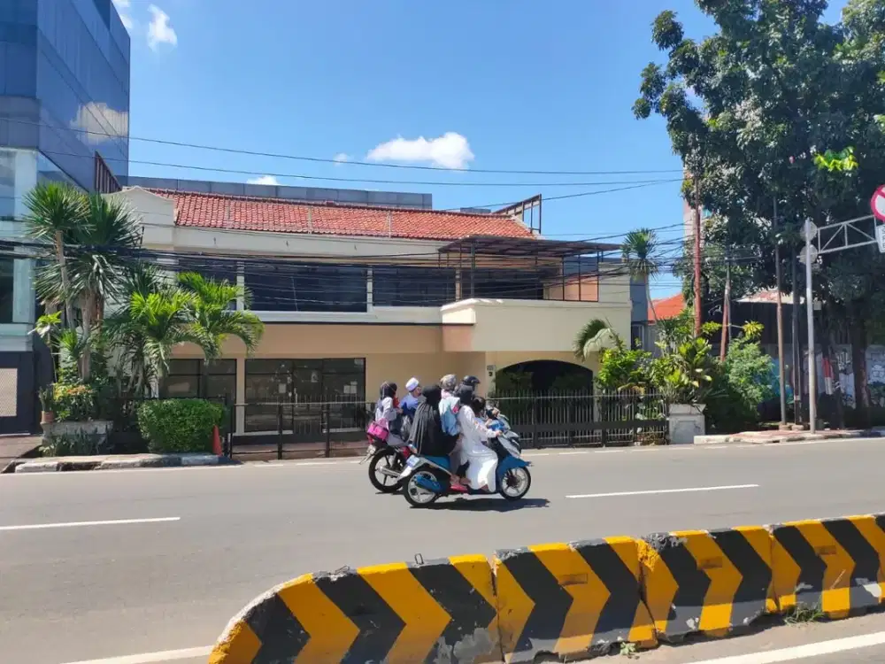 Di Jual Rumah 2 Lantai Lokasi Strategis di Buncit Raya ,Pancoran, Jakarta Selatan