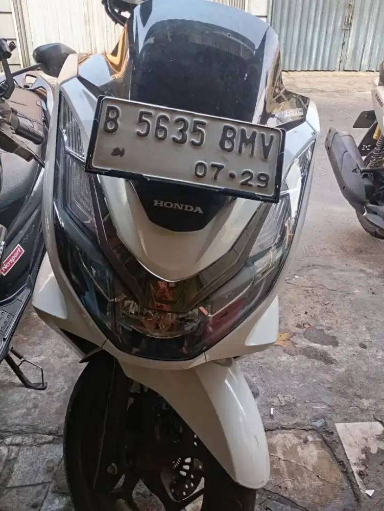 Jual pcx 2024 abs white km 15.000