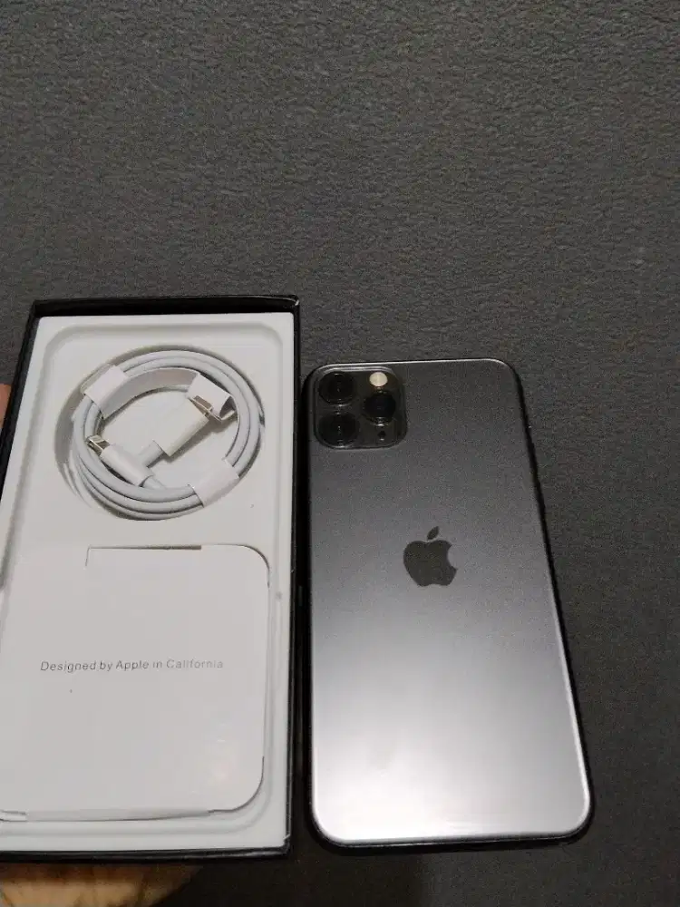 Iphone 11 pro 256gb warna grey