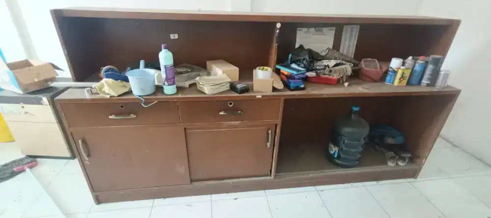 Dijual 4 unit etalase dan meja kasir bisa satuan