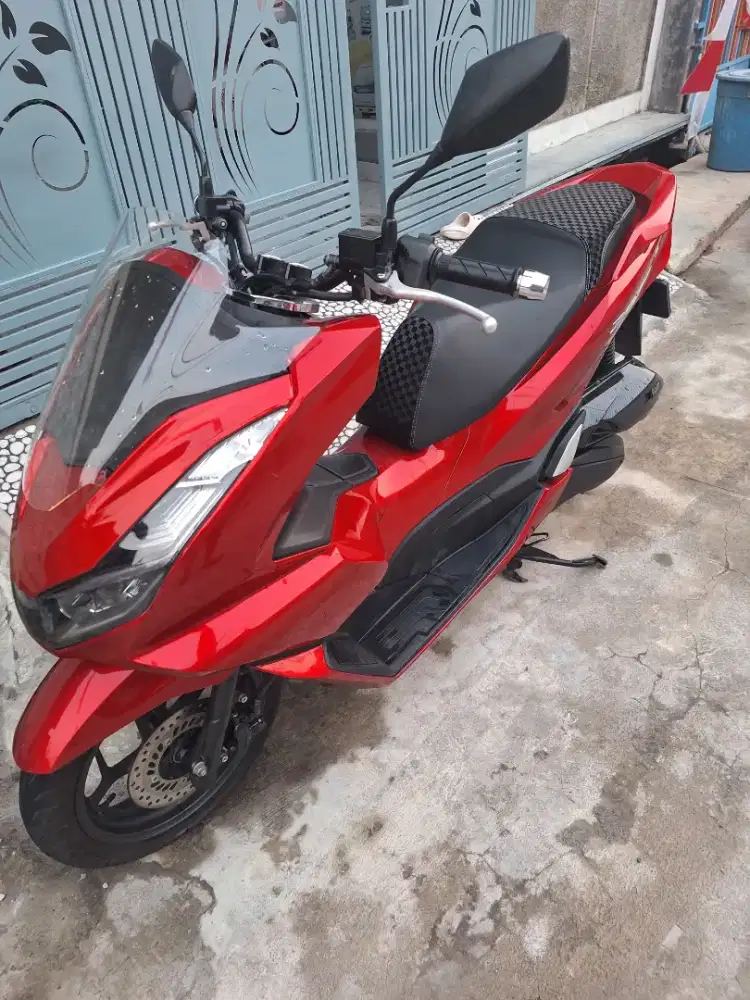 Honda Jual PCX 160cc tahun 2023 warna asli merah glossy