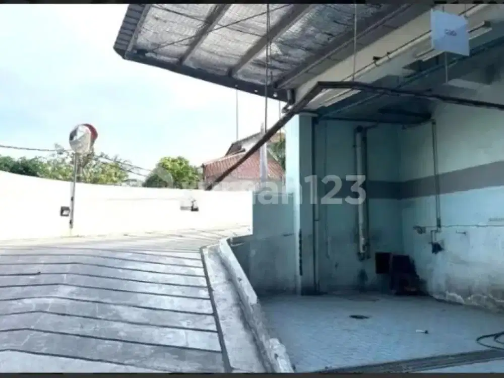 Ruang Usaha Ex Showroom Bengkel Mobil Danau Sunter Utara, Jakarta Utara