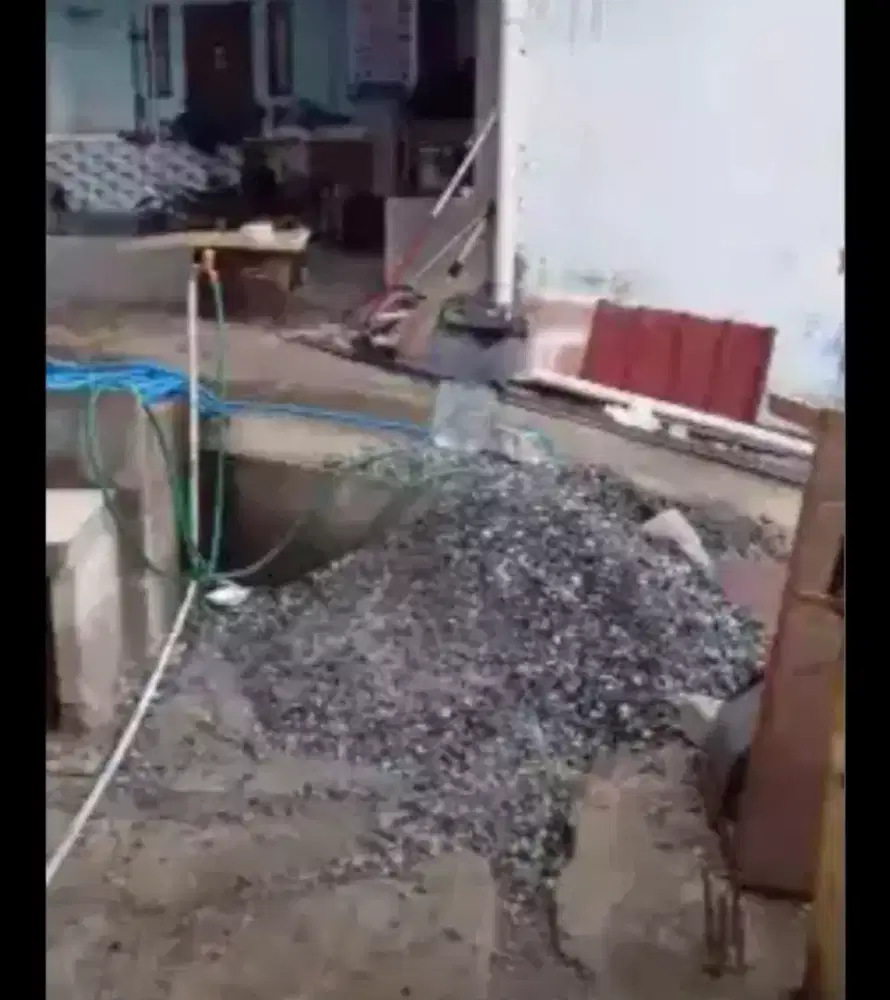 Tukang bangunan harian dan borongan