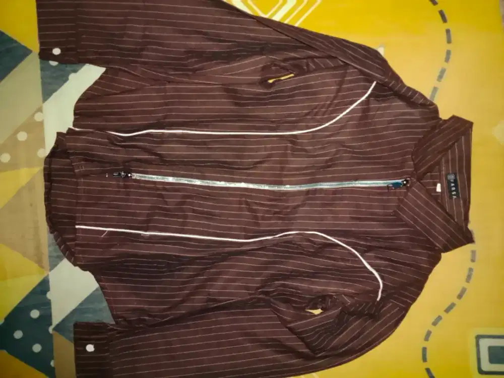Baju kemeja coklat garis garis ada seleting depan
