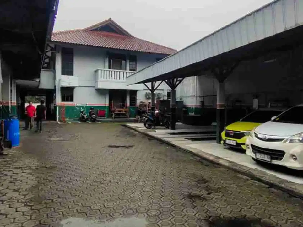 Dijual Gedung Beserta Tempat Usaha Car Wash, Salon Mobil dan Cafe di Mainroad Surapati Bandung