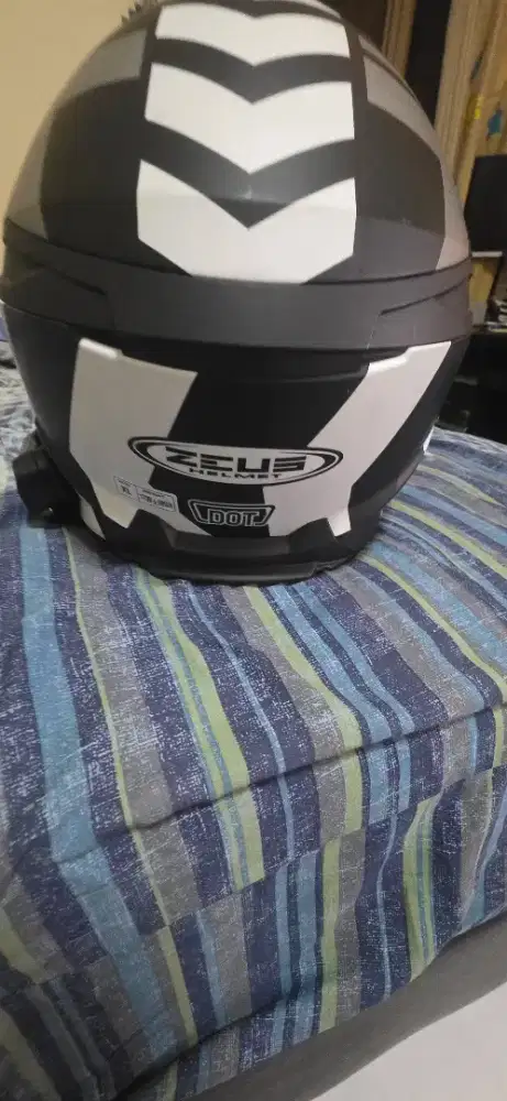 Zeus full face + mp 3 player