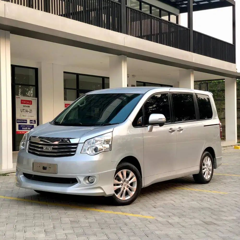 Toyota NAV1 2.0 V Limited AT Tahun 2015