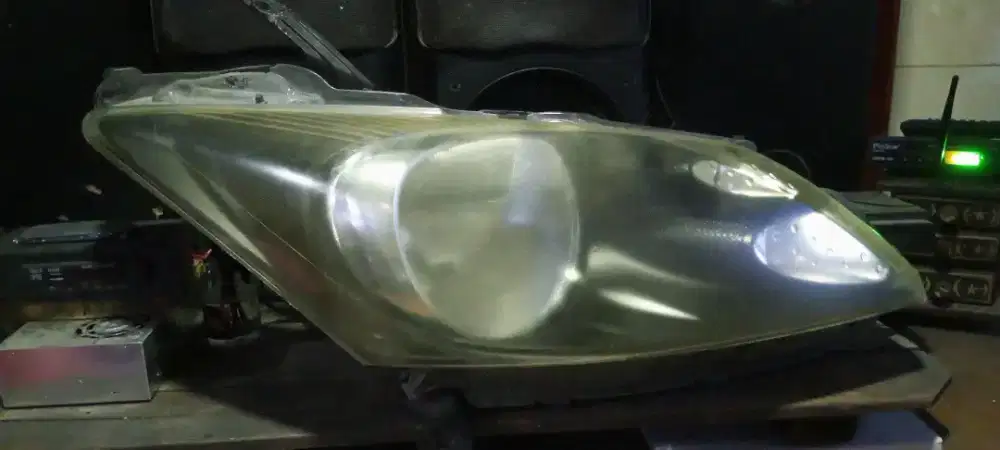 Jual headlamp kanan Honda Freed 2011 original copotan