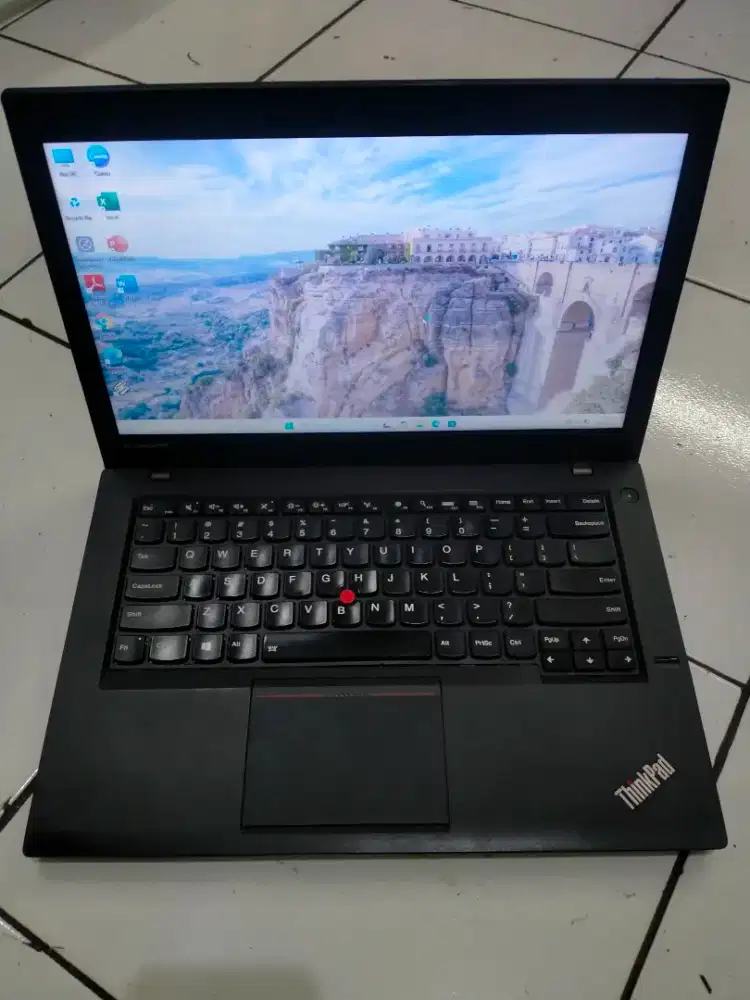 Lenovo Thinkpad core i5 RAM 8Gb/SSD 256Gb siap pakai No minus