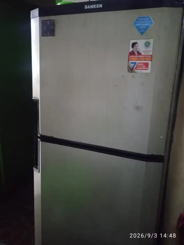Dijual kulkas 2 pintu merk SANKEN ORISINIL