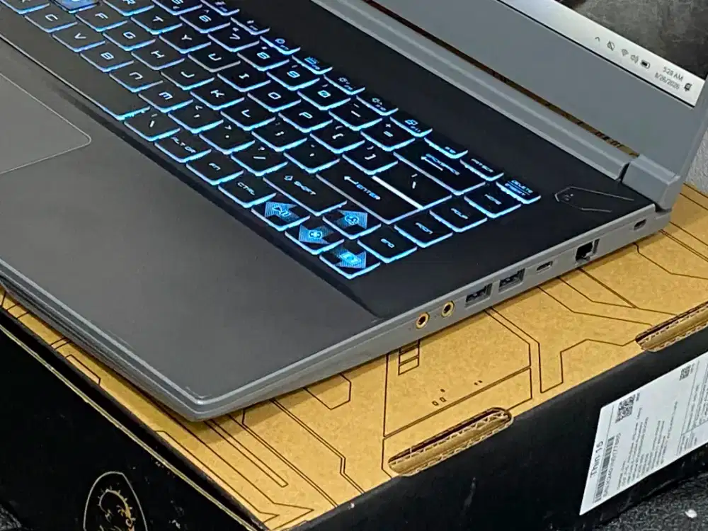 Laptop MSI Thin 15 B13UC