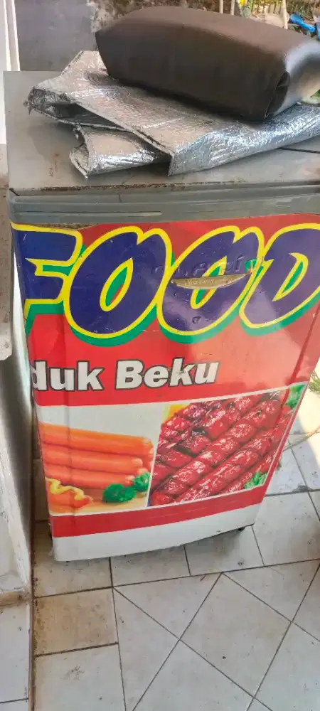 Jual kulkas 1 pintu normal minus kaki sebelah kiri copot
