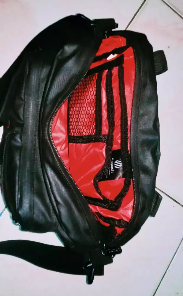Tas Slempang Anti Air