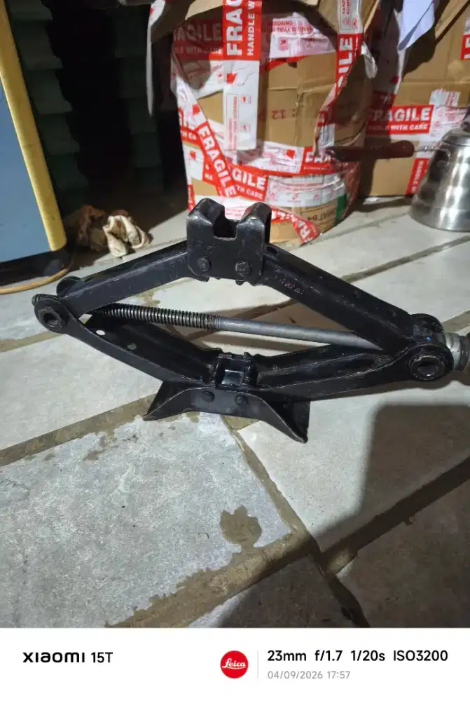 DONGKRAK MOBIL JEMBATAN 750 KG