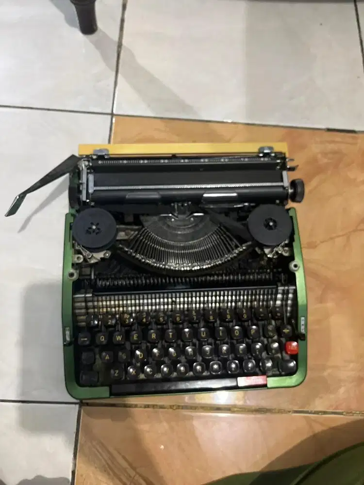 Dijual Pecinta Barang Antik Mesin TIK