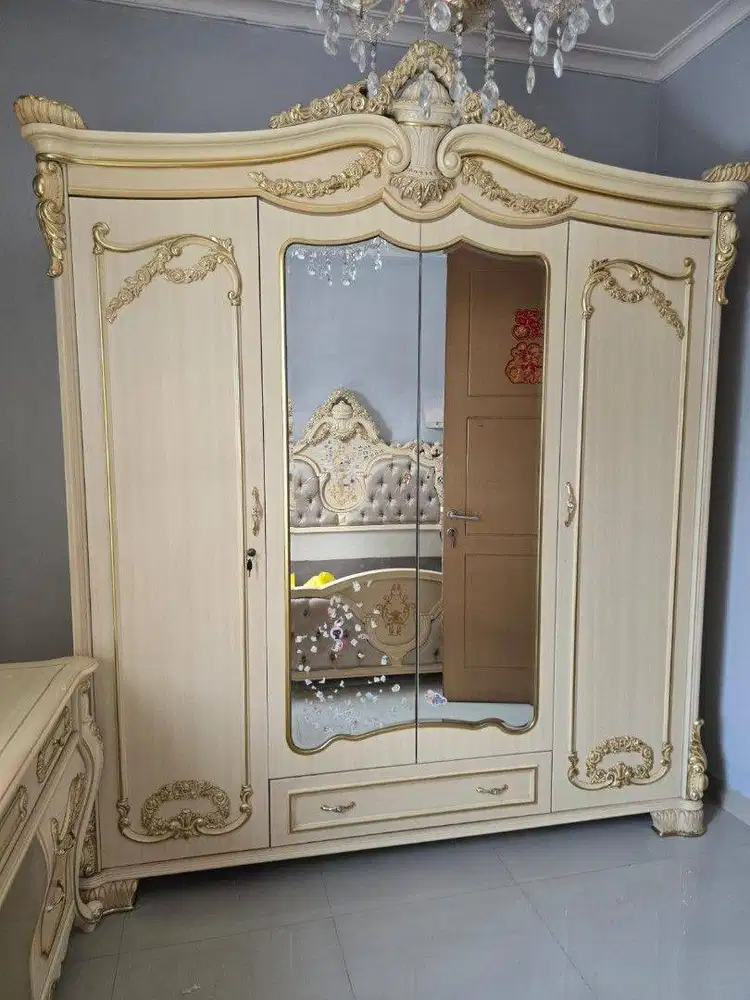 DIJUAL LEMARI BAJU PAKAIAN CERMIN KACA FURNITURE MEBEL MEWAH BEKAS