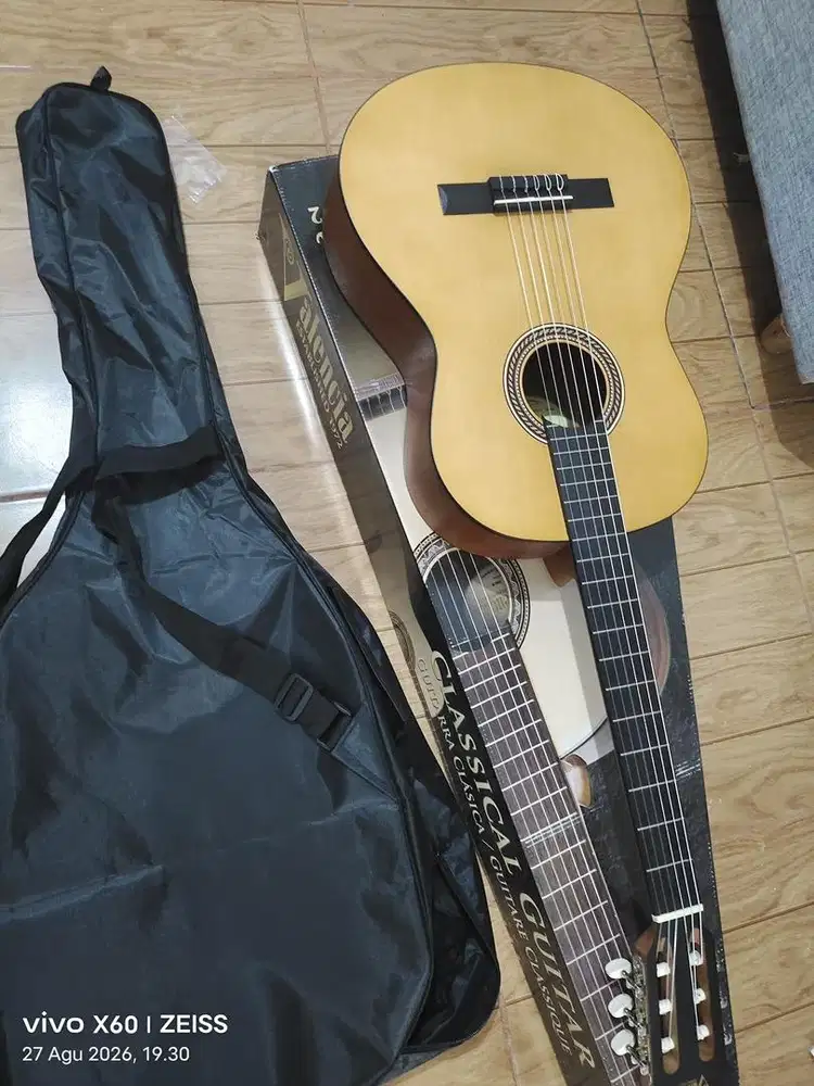 Gitar valencia classic 204H