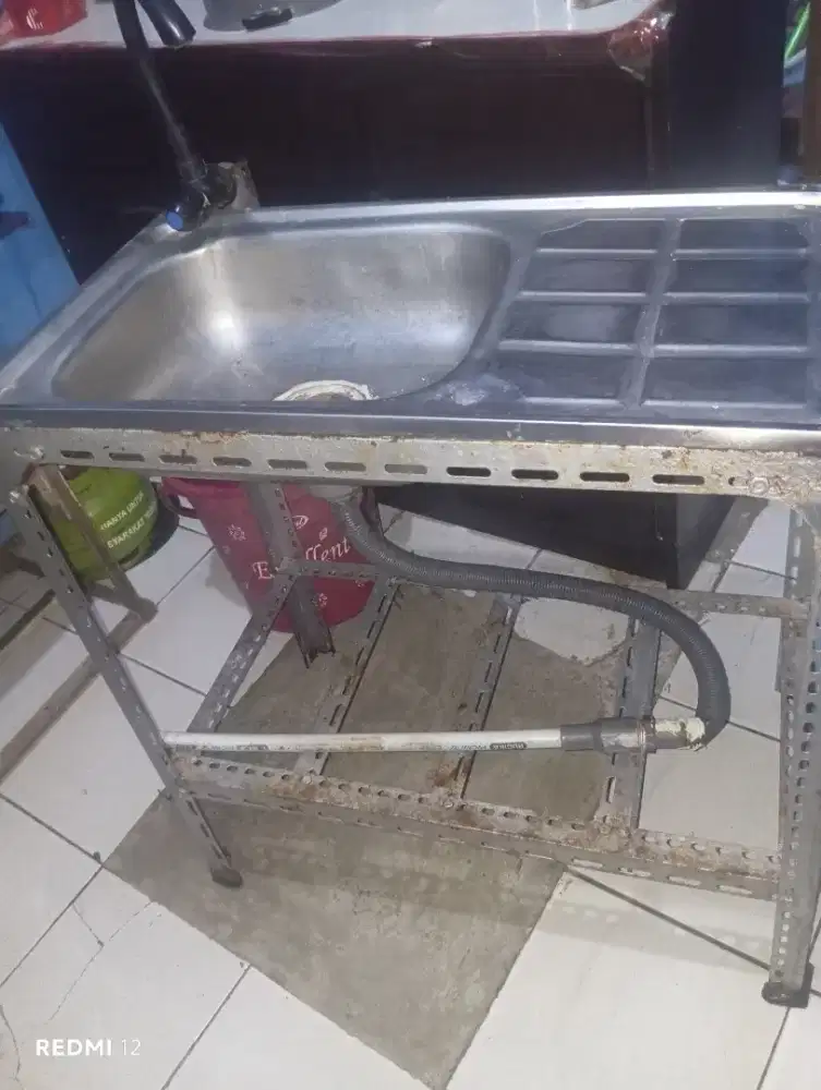 Meja wastafel bekas
