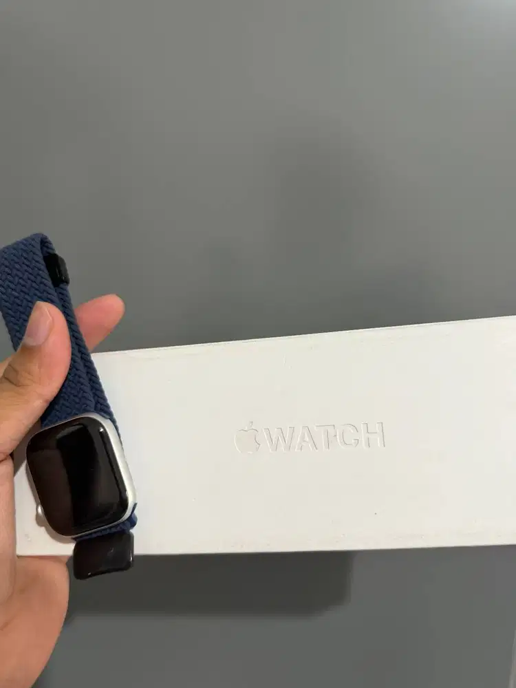 Apple Watch Series 11 42mm - Silver Aluminum, Purple Fog (second)