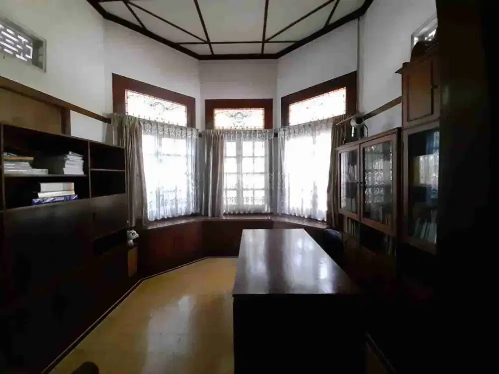rumah bangunan Belanda mainroad kota bandung