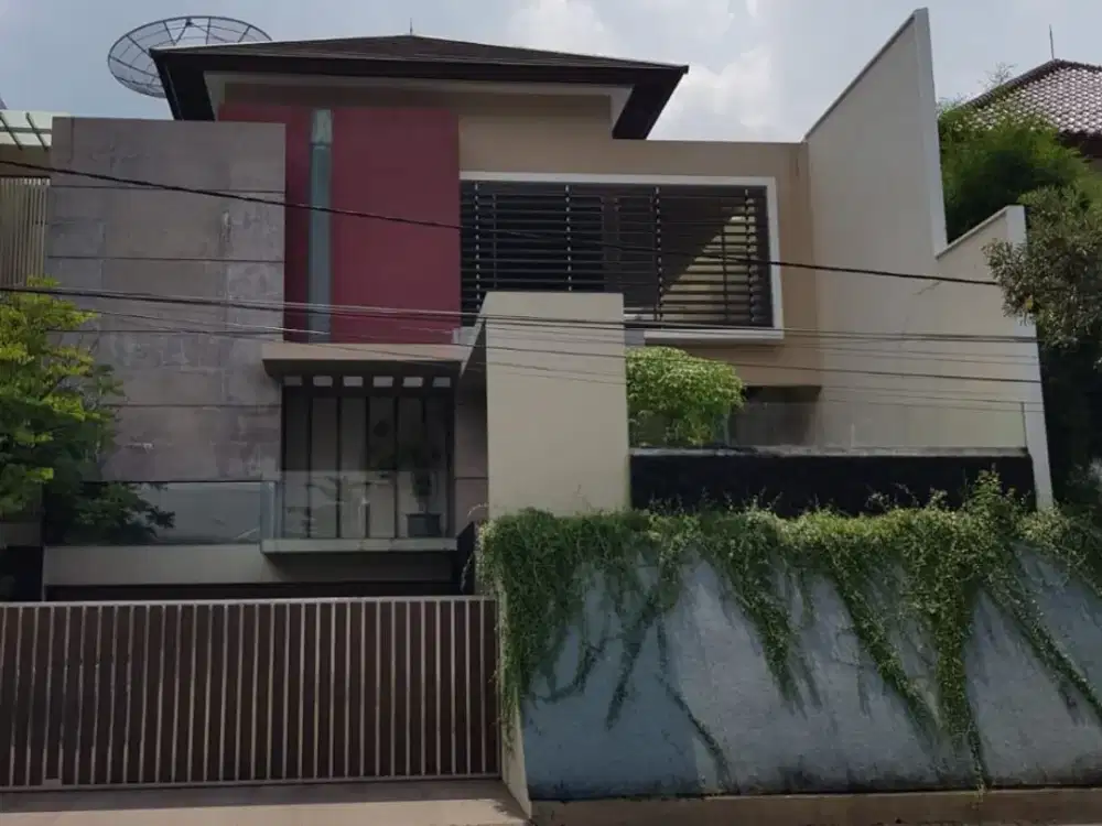 Hot list. Bangunan 7tahun. Rumah di araya surabaya