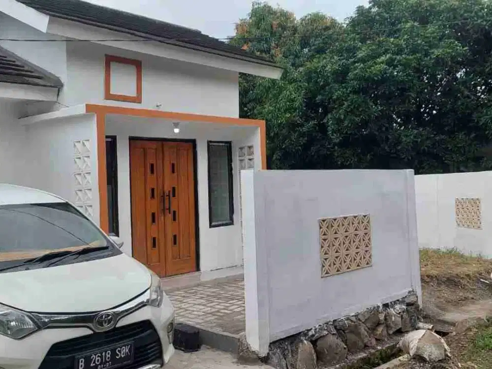 Rumah Nyaman di Hook di Cluster Azalea, Citra Indah City