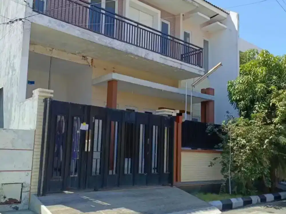 Perlu sentuhan renovasi. Rumah di Sutorejo Kenjeran surabaya