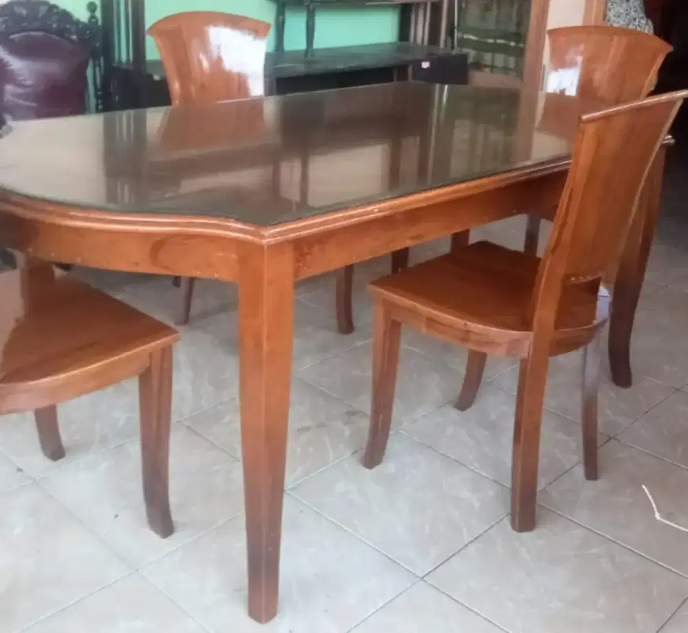 meja makan minimalis