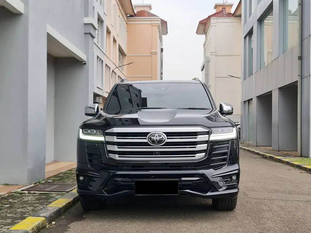 Bunga 4% PAJAK 1 TAHUN Km 33k Land cruiser 300 VXR 2022 LC300 VXR 2022