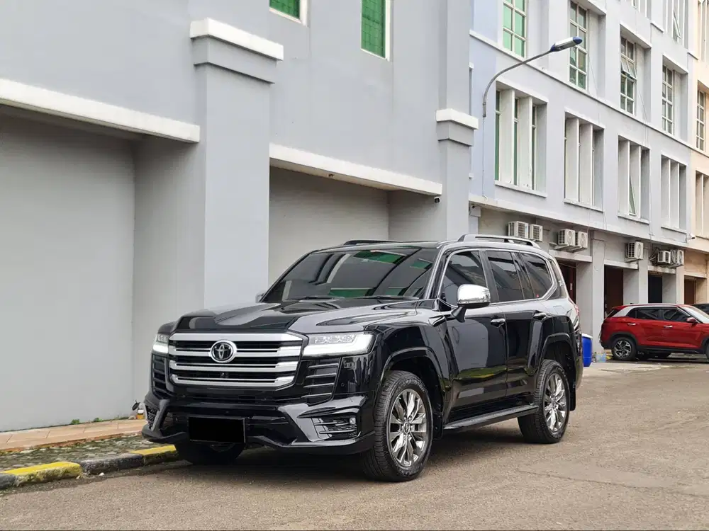 Bunga 4% PAJAK 1 TAHUN Km 33k Land cruiser 300 VXR 2022 LC300 VXR 2022