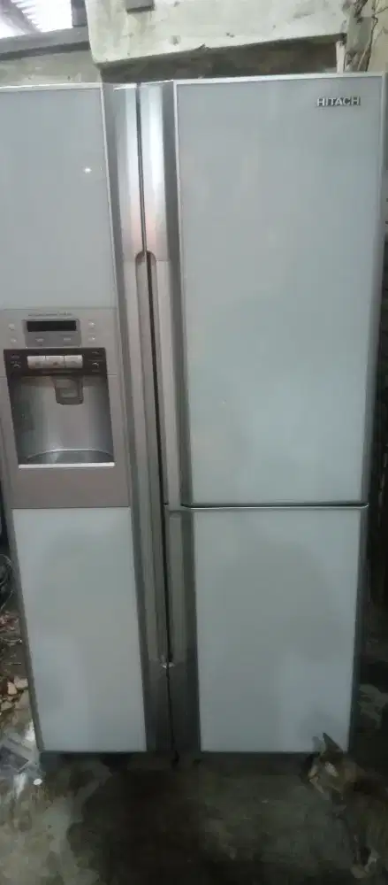 Kulkas hitahchi 3 pintu