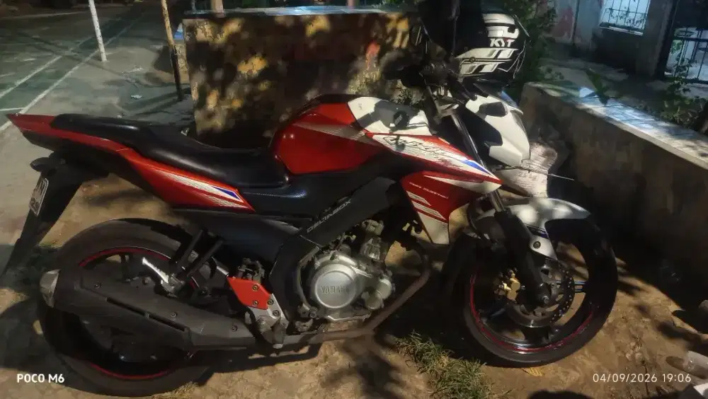 Vixion 2014. Merah putih.