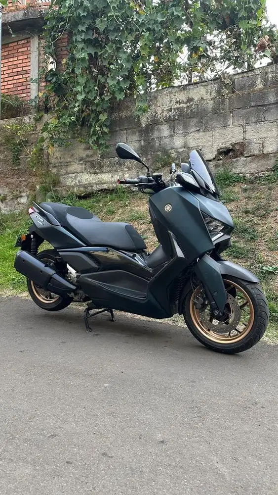Xmax new connected 2023 like new istimewa! Siap pakai